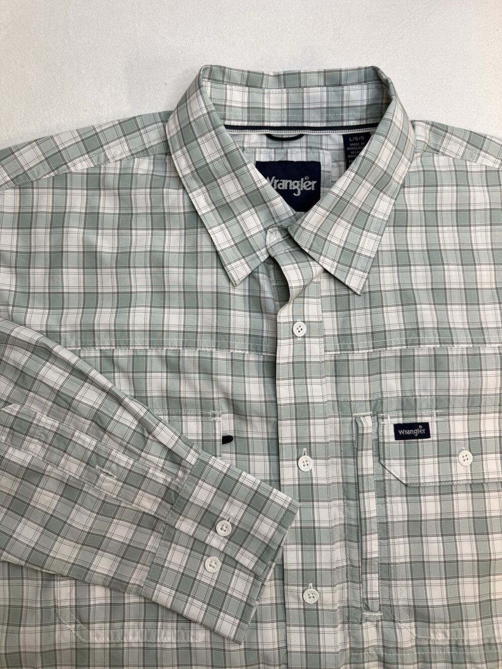 Wrangler Mens L Button Down Longsleeve Shirt Performance Lightweight Blue White